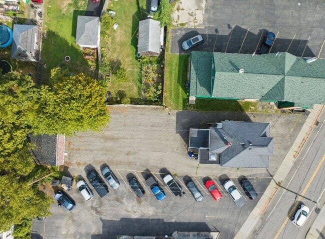 Building Photo - 157 Harry L Dr