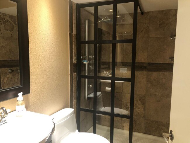 Building Photo - Perfect & Newly Updated Vacation Home, 45+ Active Adult Community. Available now through November...