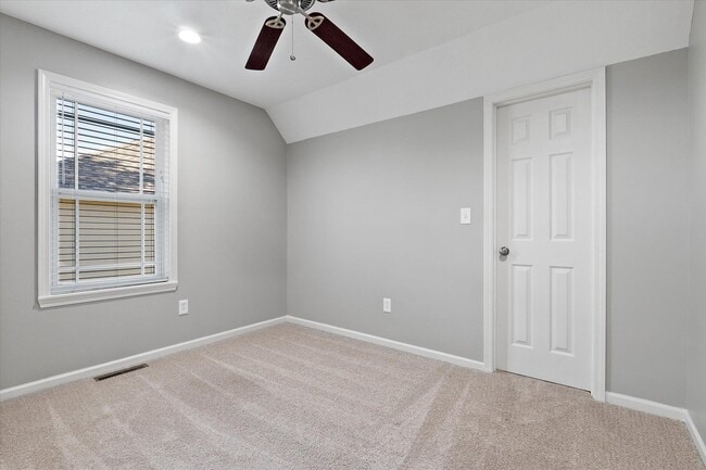 Building Photo - 412 N Village Cir