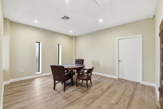 Building Photo - 3911 Fulton St