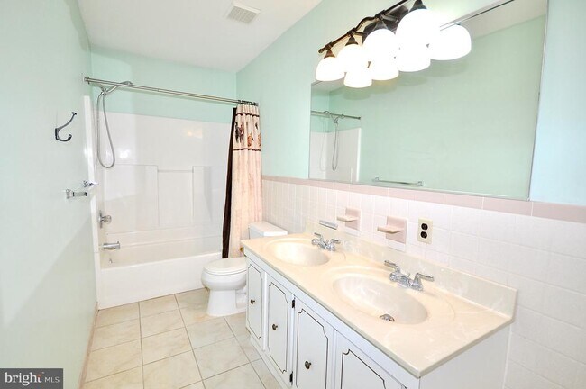 Building Photo - 6 Aspen Way