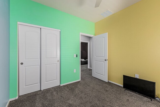 Building Photo - 5 Bedroom home in Maricopa