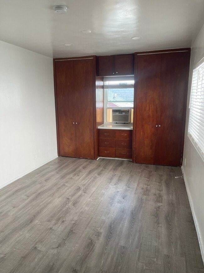 Bedroom - 3750 Clarington Ave