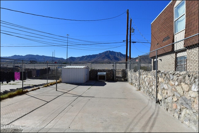 Building Photo - 8933 Kenneth St