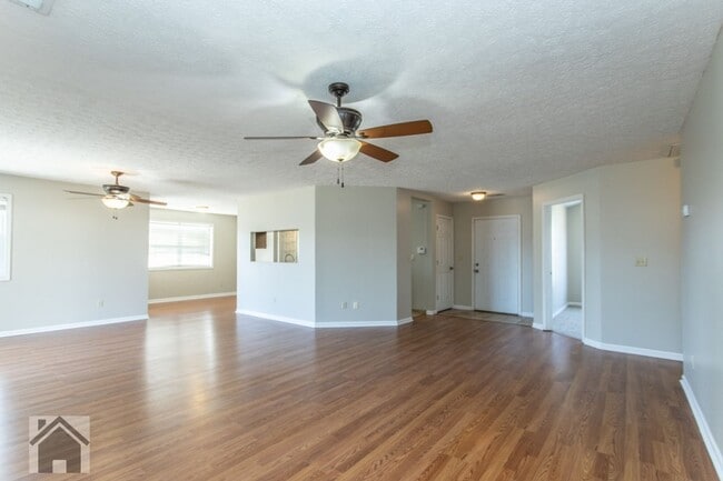 Building Photo - 105 Shara Dr