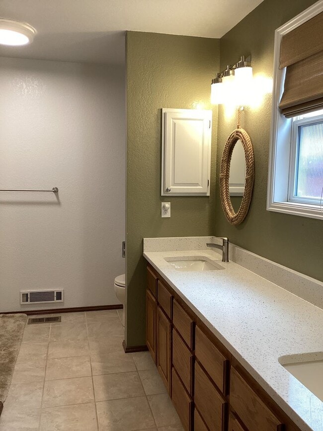 Building Photo - Charming Mukilteo Rambler in a Prime Location