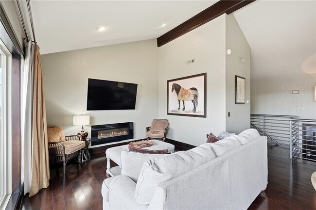 Building Photo - 14805 Dutchmans Dr