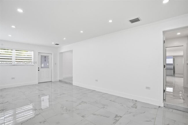 Building Photo - 5521 SW 104th Ave