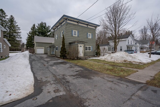 Building Photo - 149 Maple St
