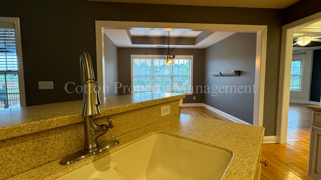Building Photo - 6014 Northshore Dr