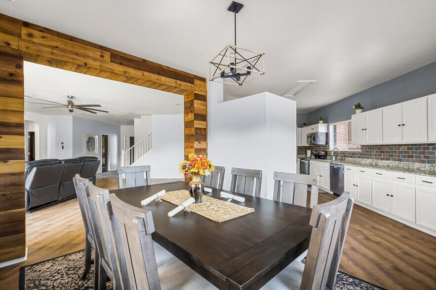 Building Photo - 311 Evening Grosbeak Dr