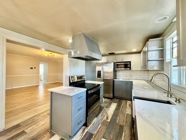 Building Photo - 2703 Westhigh Ave