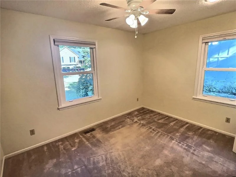 Building Photo - 1121 NE Ridgeview Dr