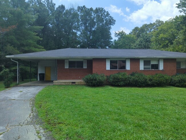 Building Photo - 1302 Ridgefield Cir