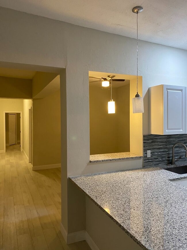 Building Photo - CHARMING 2 BEDROOM 1 BATH APARTMENT HOME - $500 OFF FIRST MONTH RENT!