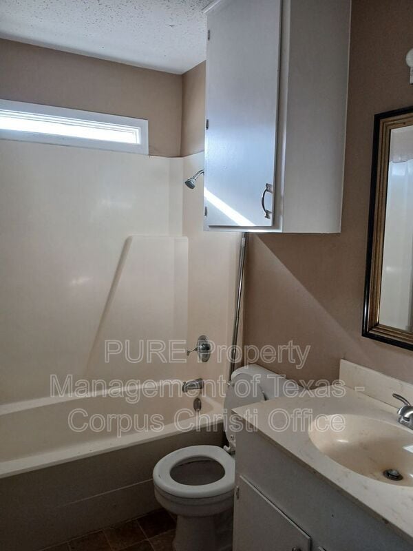 Building Photo - 421 Antares Dr