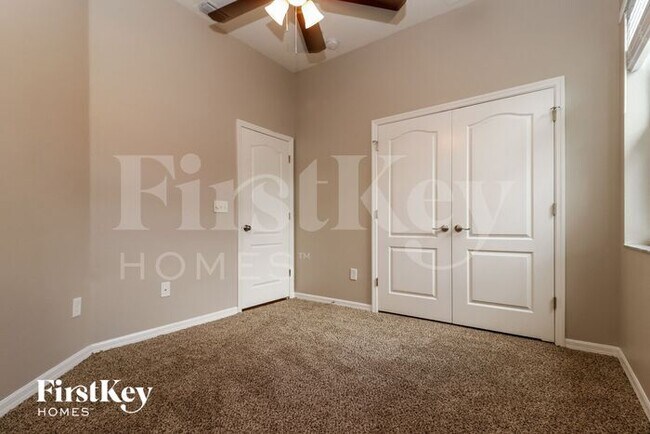 Building Photo - 7727 Stoney Hill Dr
