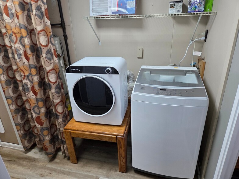 Building Photo - 1331 W 22nd St