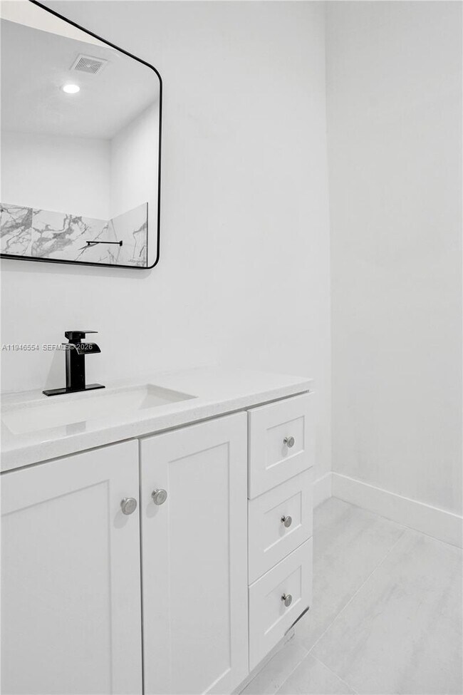 Building Photo - 1846 Racquet Ct