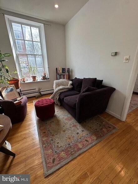 Building Photo - 322 S 11th St