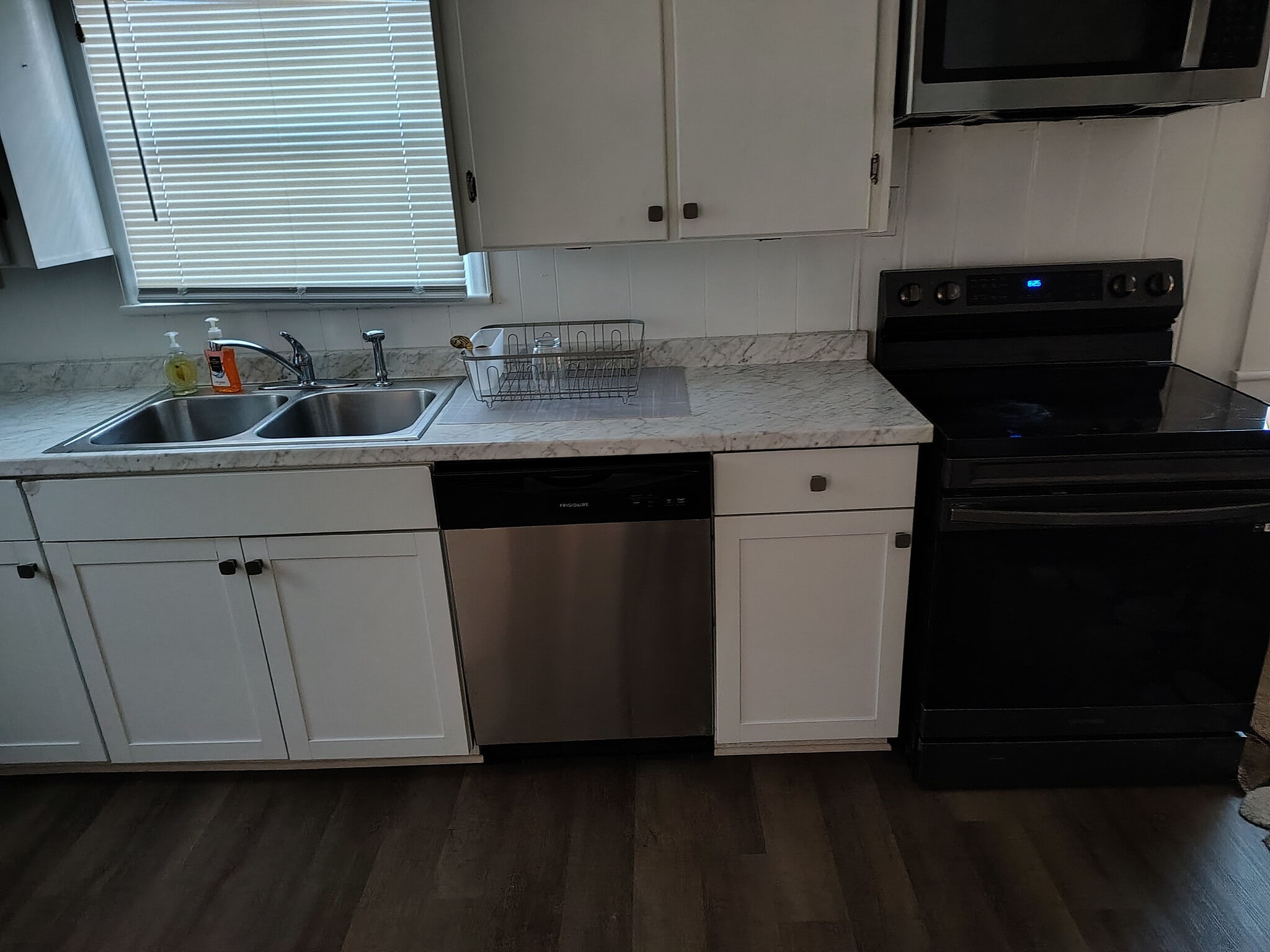 Building Photo - Room in House on Austin Dr