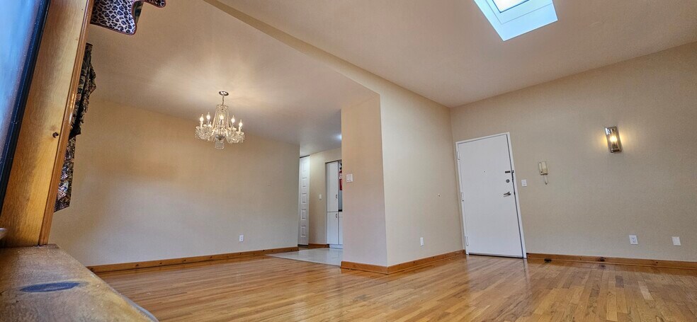 Building Photo - 416 68th St