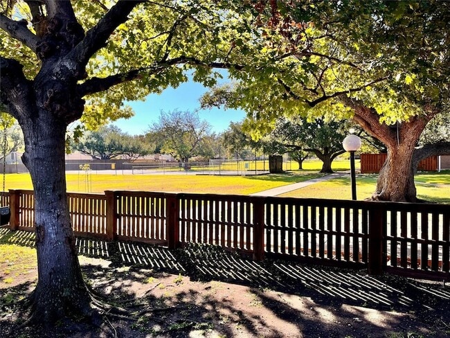 Building Photo - 15621 Terrace Lawn Cir