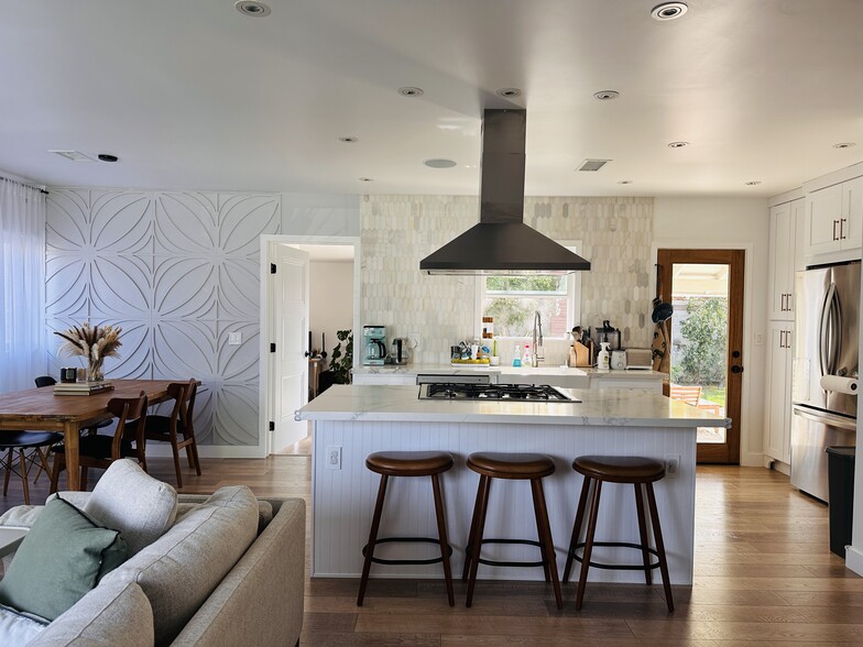 Building Photo - 2460 Glenrose Ave