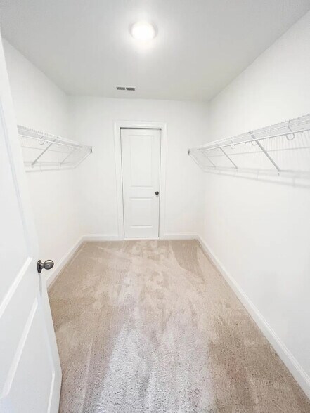 Building Photo - Room in Townhome on Old Grove Ln