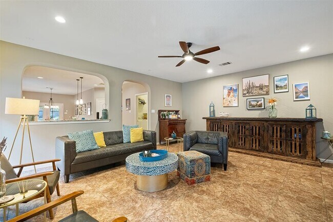 Building Photo - 2317 Amur Dr