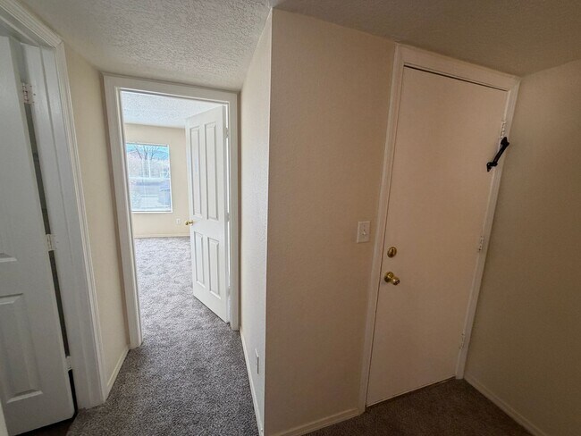 Building Photo - 3 Bedroom Single Story Home Near Northern Blvd NE & Loma Colorado Blvd NE!