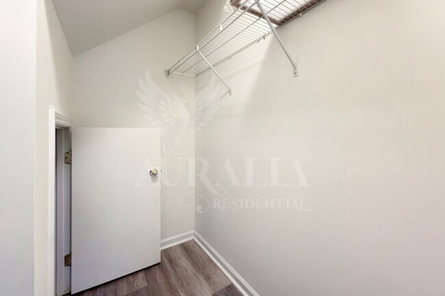 Building Photo - 3021 Barrymore St