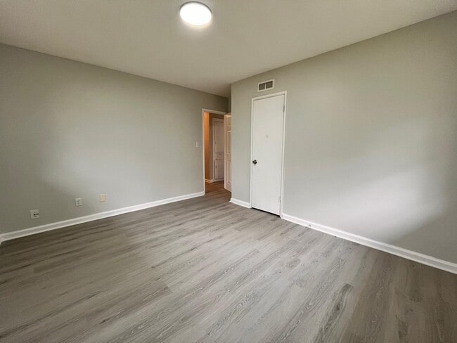 Building Photo - 962 Hanover Dr