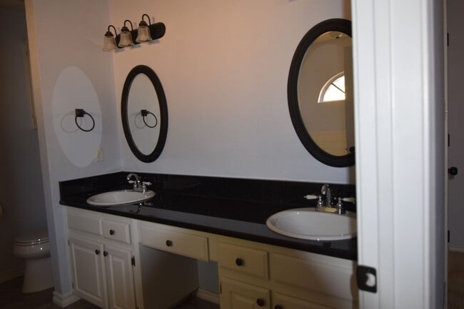 Building Photo - 3900 Bristol Ln