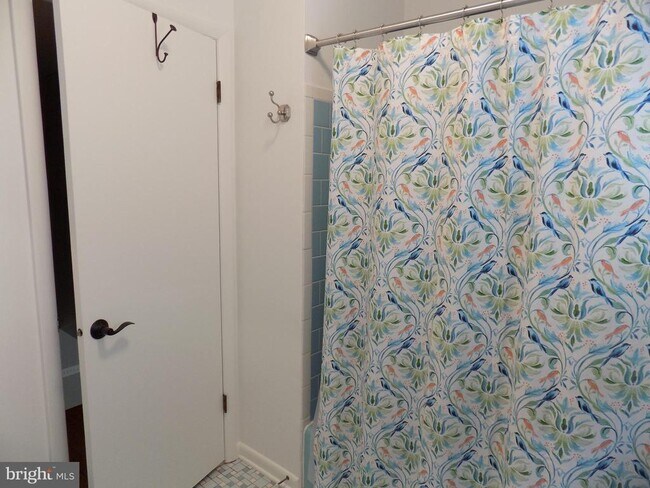 Building Photo - 313 Glenville Rd