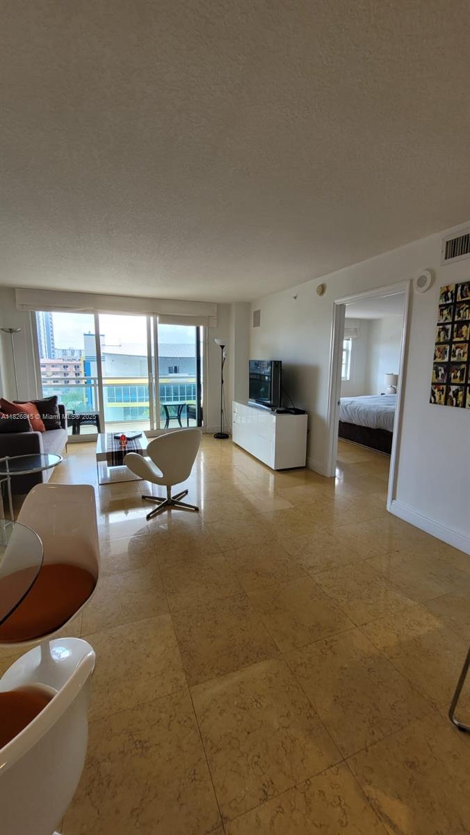 Building Photo - 6917 Collins Ave