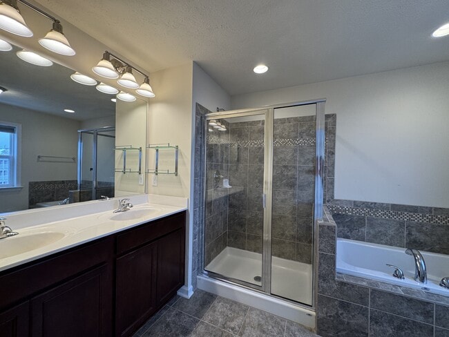 Building Photo - 3339 Sun Ct