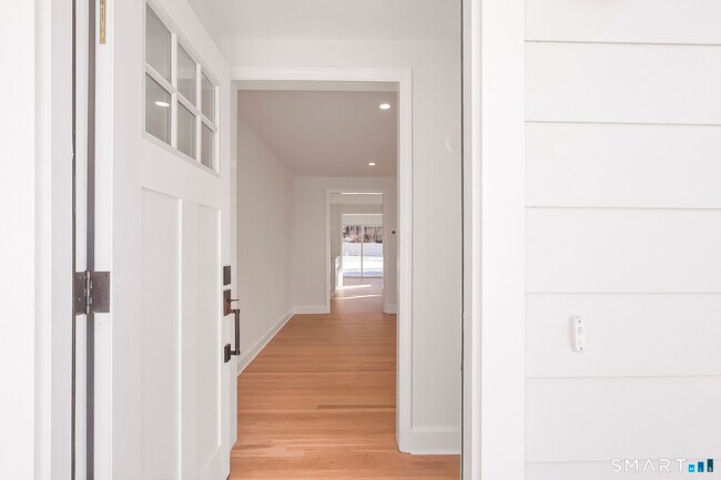 Building Photo - 10 Greenwood Ave