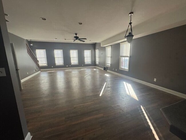 Building Photo - Must see 2 bed 2 bath!