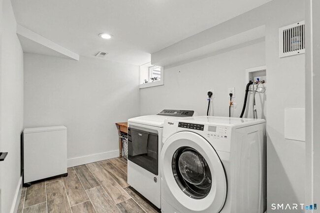 Building Photo - 8 Kirock Pl