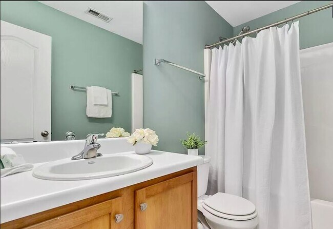 Building Photo - 3122 Binghampton Ln