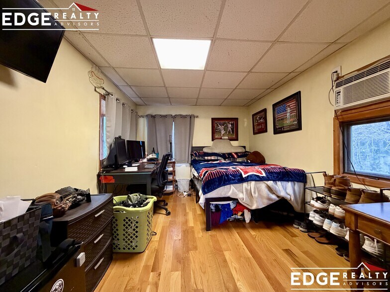 Building Photo - 191 Kenrick St