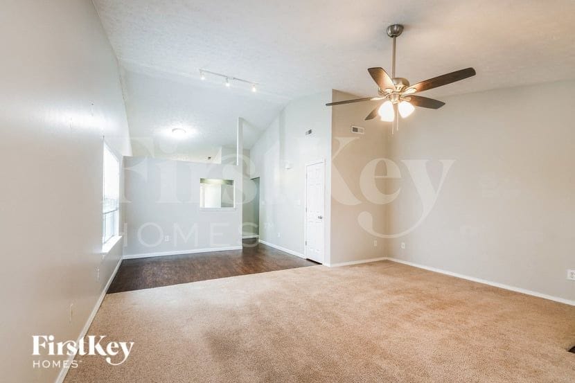 Building Photo - 6738 Wimbledon Dr