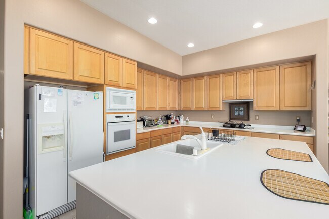 Building Photo - 1702 W Lynx Way
