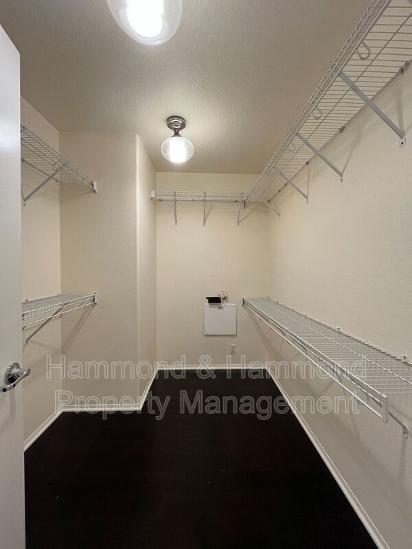Building Photo - 3806 Cayman Ct