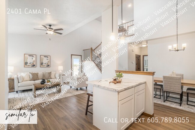 Building Photo - 2401 Cama Pl