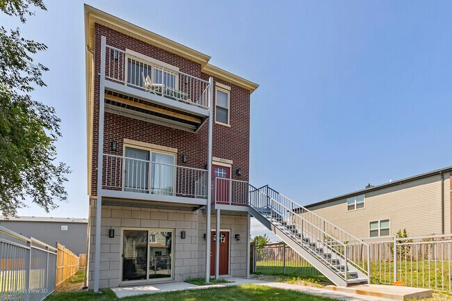 Primary Photo - 4552 S Evans Ave
