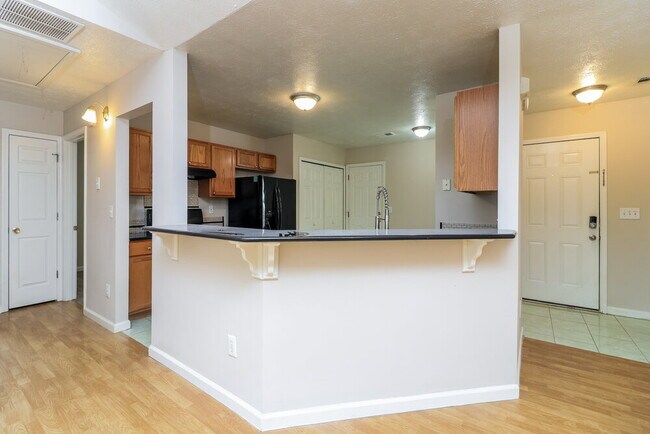 Building Photo - 2669 Lake Park Bend