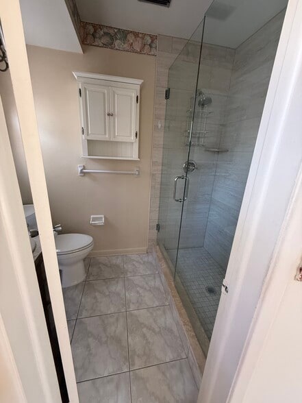 Master Shower - 7908 N Woodlynne Ave