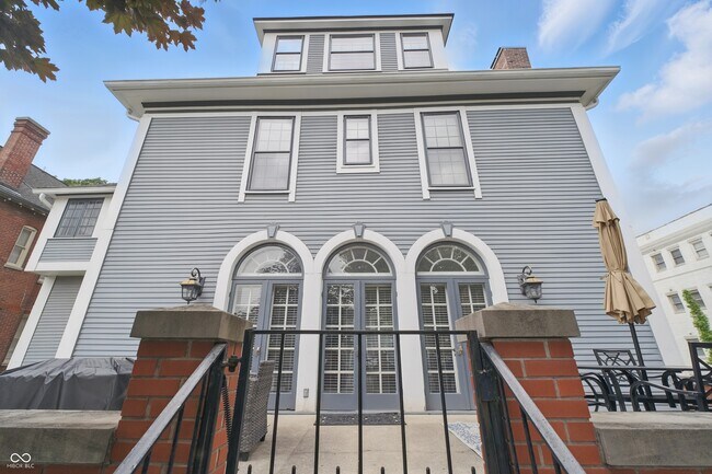 Building Photo - 101 E 14th St